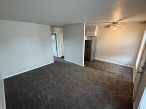 Building Photo - Discover Unmatched Convenience in a Prime Location in your 1 BR, 1BA Apartment! Hablamos Espanol!