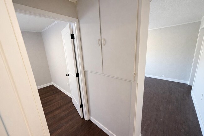 Building Photo - 210 Highview Ave