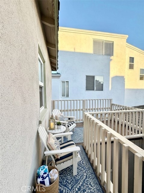 Building Photo - 24 10th Ct