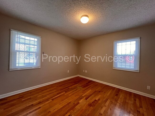 Building Photo - Charming Two Bedroom House near Downtown V...