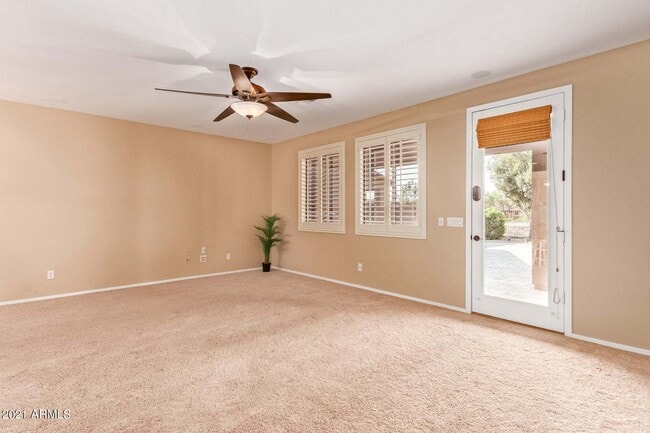 Building Photo - Eagle Glen Cul-de-sac Beauty