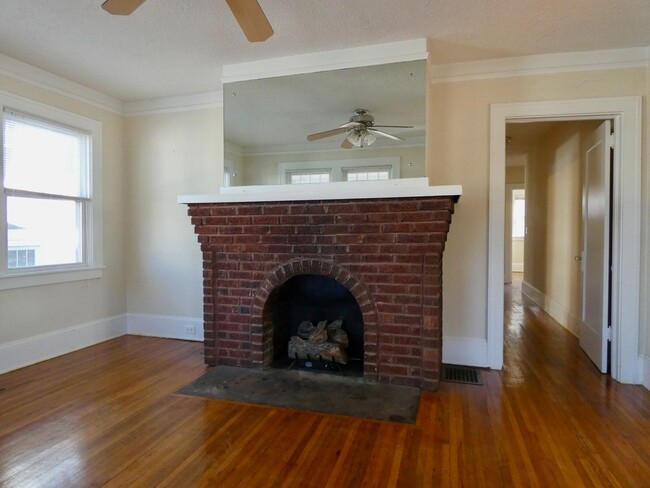 Building Photo - 1920s Craftsman Bungalow in Norwood Park -...