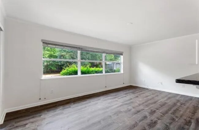 Building Photo - 755 Oleander Dr SE