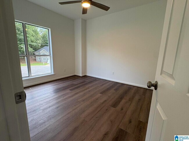 Building Photo - 112 Loyola Cir