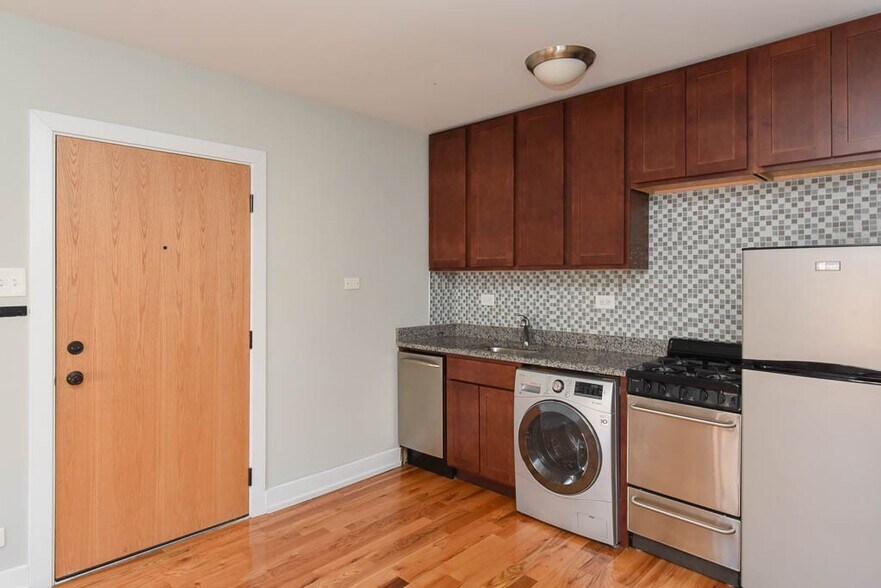 Building Photo - 562 W Arlington Pl