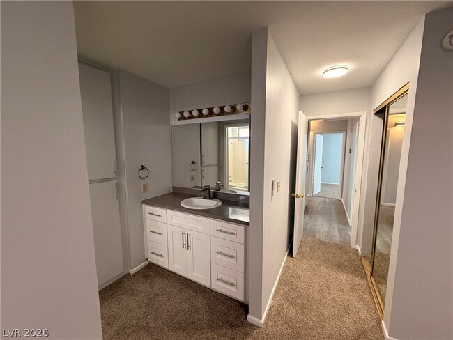 Building Photo - 1593 Teardrop St