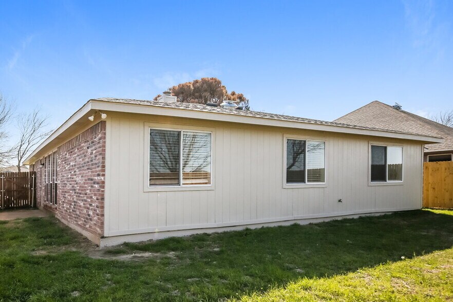 Building Photo - 5904 Heatherglen Terrace