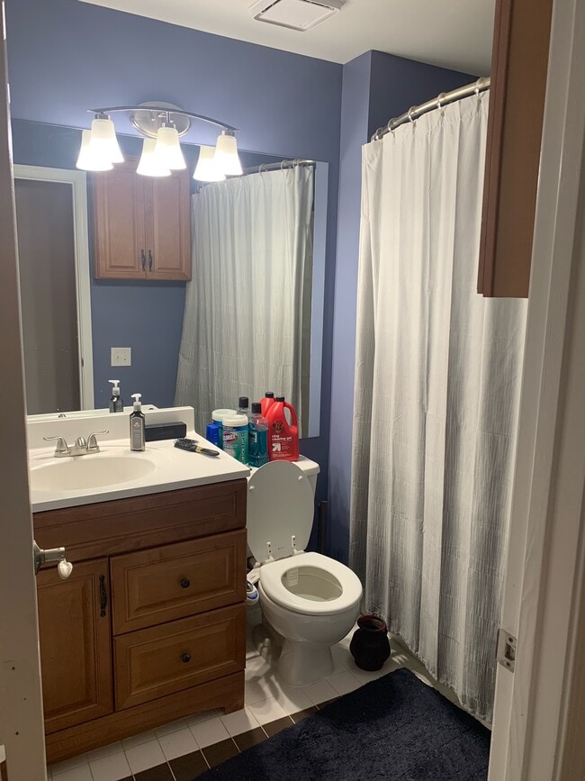 Bathroom 1 - 2816 Emma Lee St