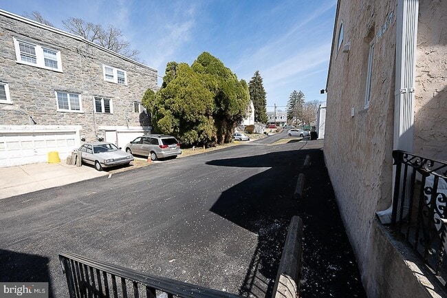 Building Photo - 1457 Manoa Rd