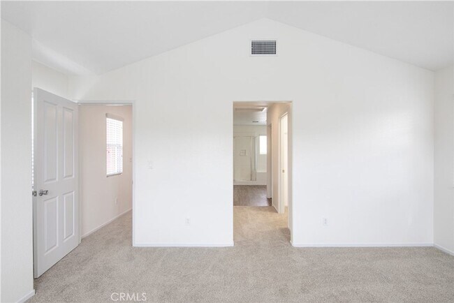Building Photo - 1425 Crown Cir