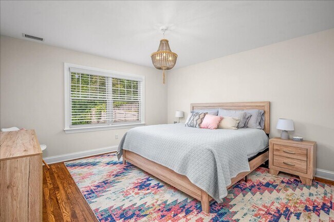 Building Photo - Beautifully Renovated 4 Bedroom 2.5 Bathroom Colonial