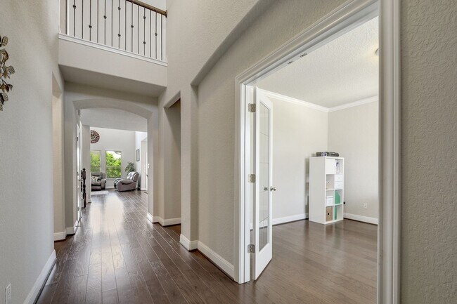 Building Photo - 5813 Viejo Dr