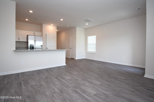 Building Photo - 3605 Sedge Dr
