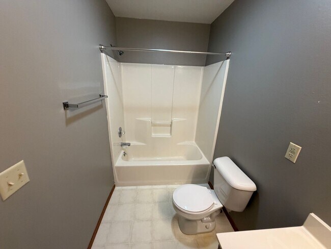 Building Photo - 514/516 Pheasant Drive
