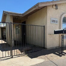 Building Photo - 2 BR/1BA | Newly Renovated Unit  | Private Entry| Large Yard !