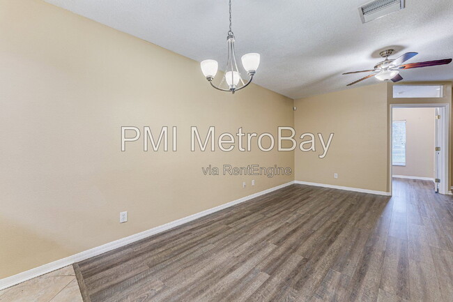 Building Photo - 15706 Fishhawk Falls Dr