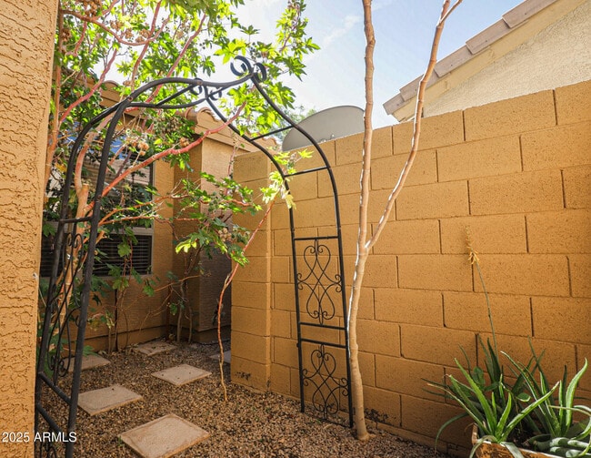 Building Photo - 1950 W Park Pl