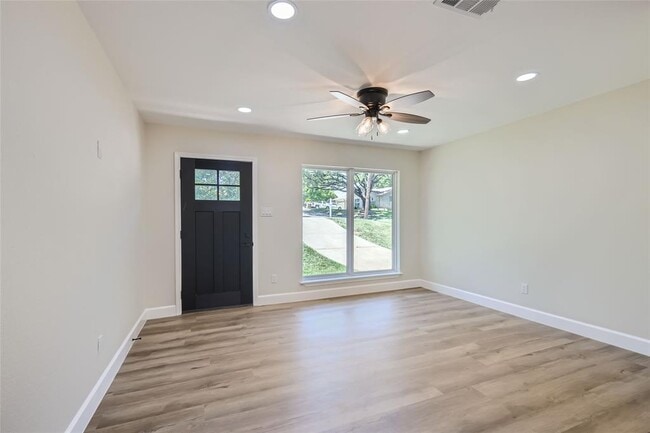 Building Photo - 3501 Santa Fe Dr