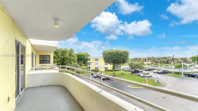 Building Photo - 10755 SW 108th Ave