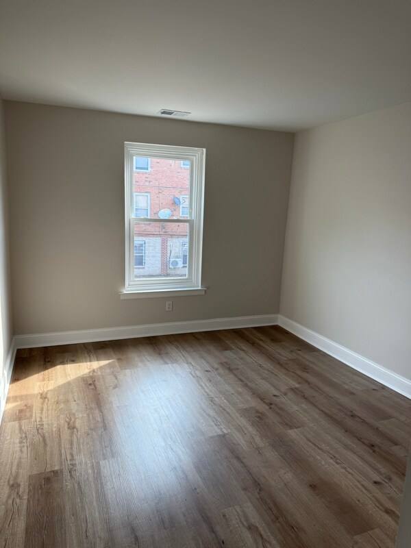 Building Photo - 2707 S 76th St