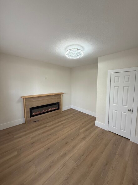 Building Photo - 2000 Effingham St