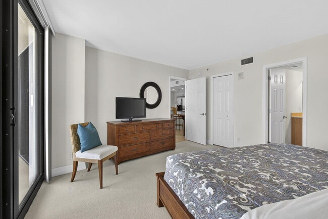 Building Photo - 3000 N Ocean Dr