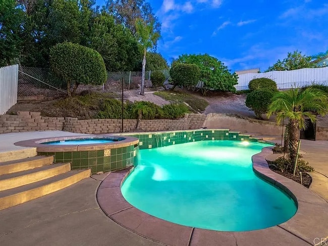 Building Photo - 461 Ridgeview Ct