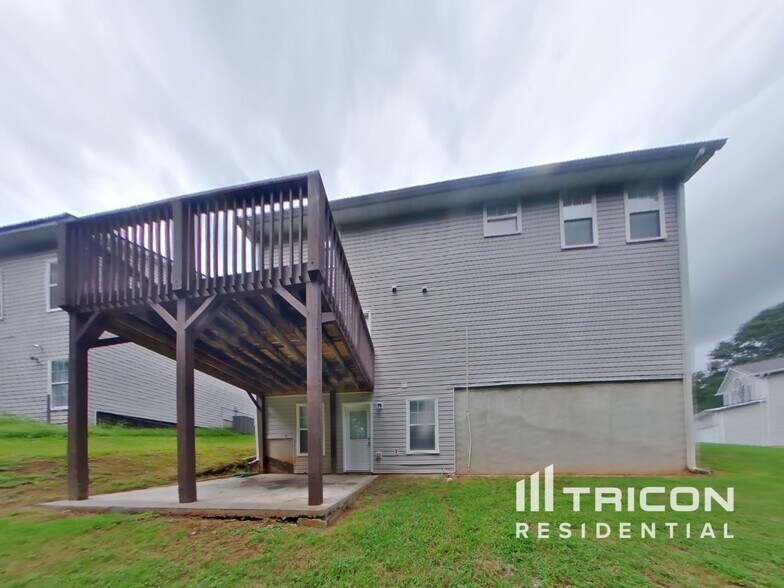 Building Photo - 4118 Lost Springs Tr