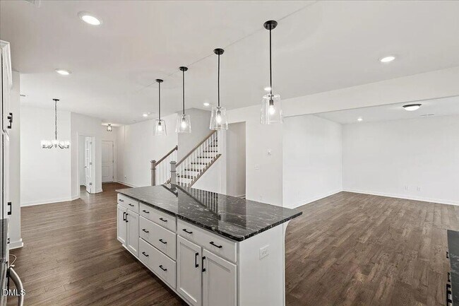 Building Photo - 105 S Mule Wy