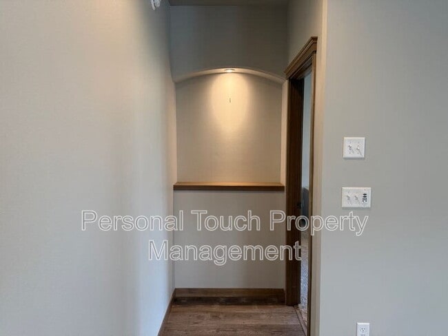 Building Photo - 7352 Eagle Point Dr S