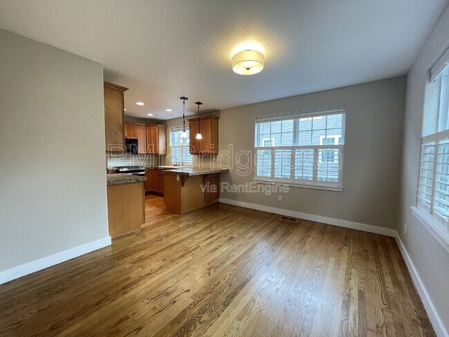 Building Photo - 10235 NW Edgewood Dr