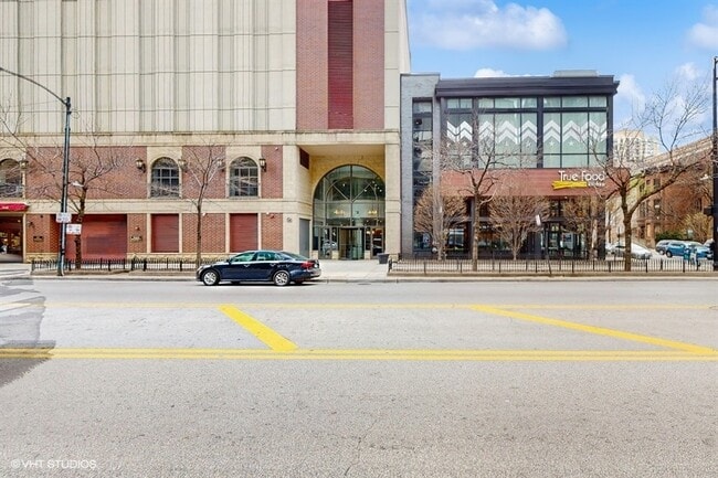 Building Photo - 630 N State St