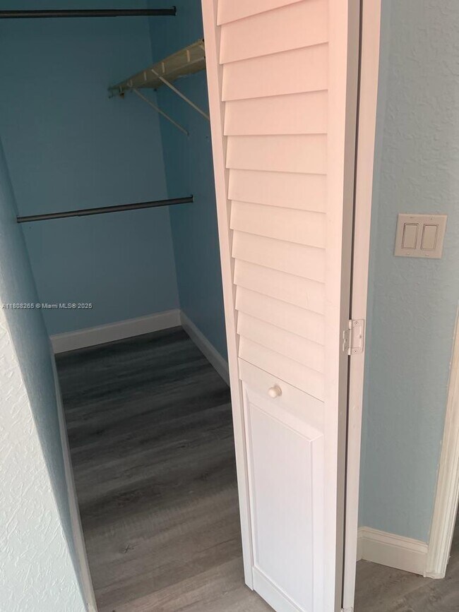 Building Photo - 6812 Doral
