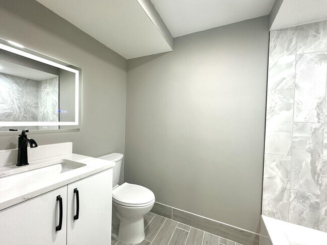 Building Photo - 2771 Riverside Dr