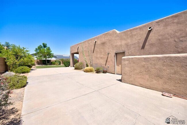 Building Photo - Custom pool/spa home for rent