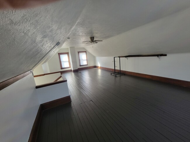 Building Photo - 936 Beckford St