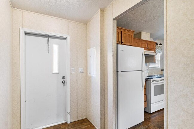 Building Photo - 419 N Chestnut Rd