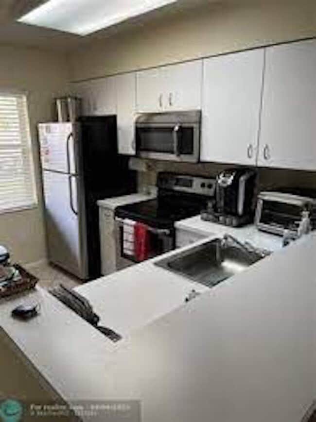Kitchen - 2236 N Cypress Bend Dr