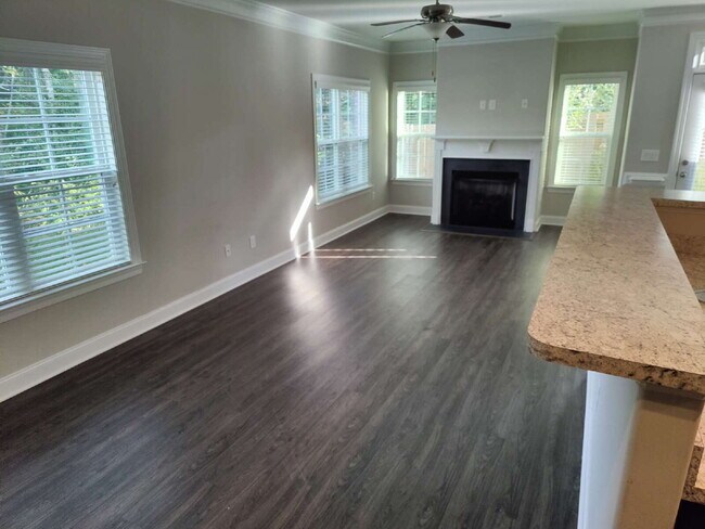 Building Photo - 847 Silver Leaf Dr