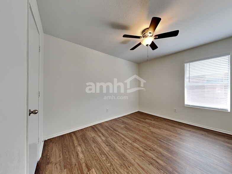 Building Photo - 5533 Parkview Hills Ln