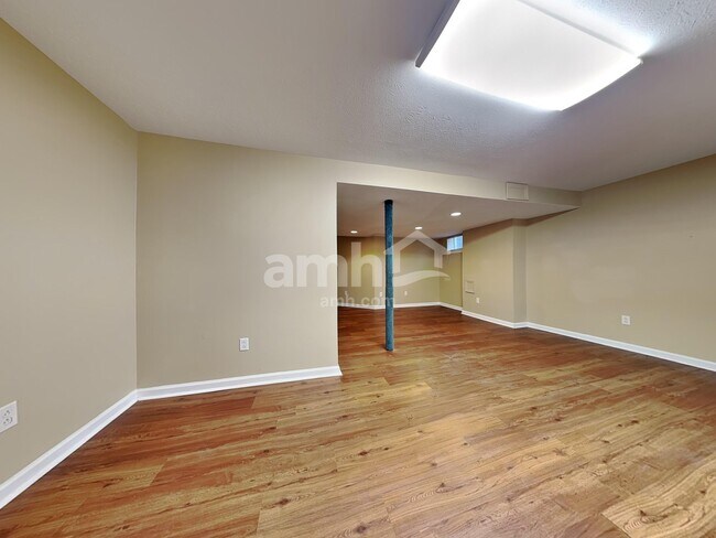 Building Photo - 2145 Blanton Dr