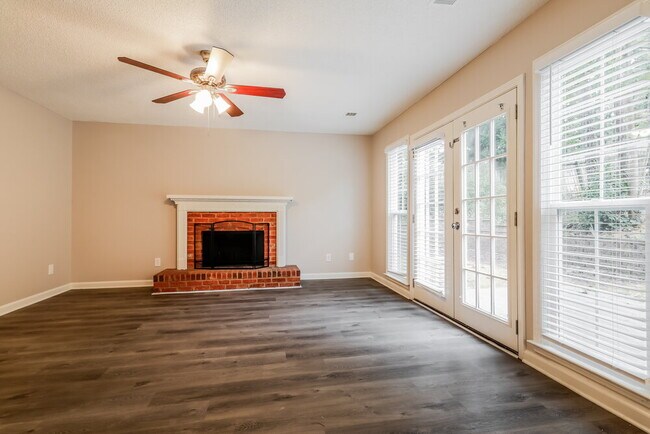 Building Photo - 739 Glenspring Dr