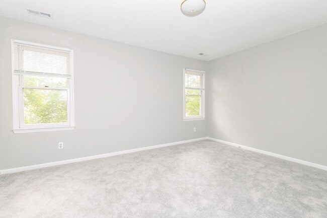 Building Photo - Spacious and conveniently located 3-bedroom, 2.5-bath duplex in Southwest Raleigh!