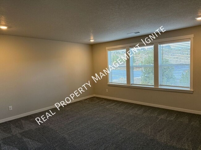 Building Photo - 19294 SW Marshmallow Pl