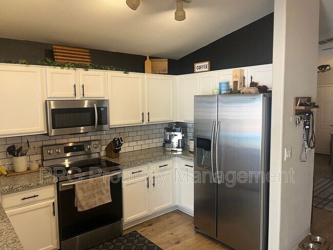 Building Photo - 16749 N 157th Ave