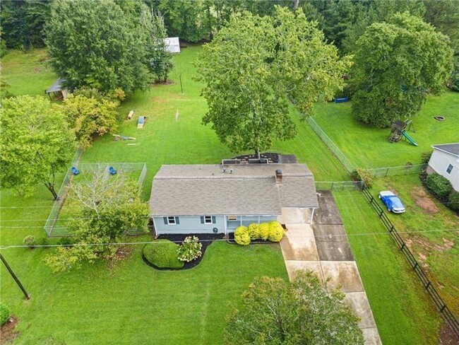 Building Photo - 3020 Land Rd