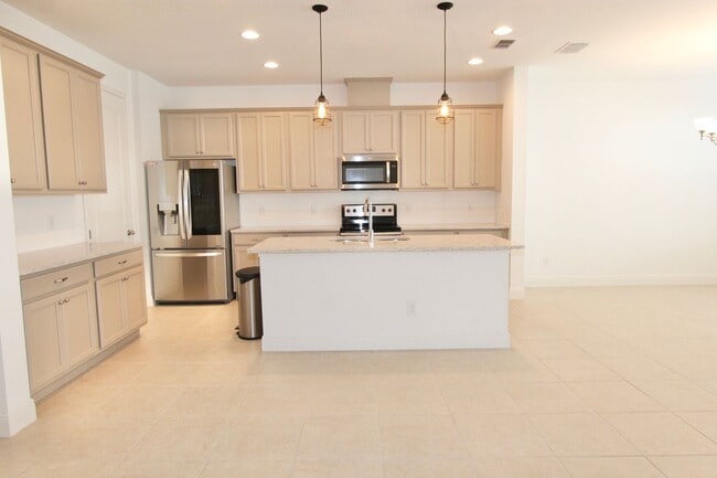 Building Photo - Apopka-Sweetwater Country Club - 3 Bedroom...