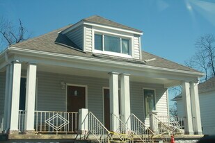 Building Photo - 7918 Lloyd Ave