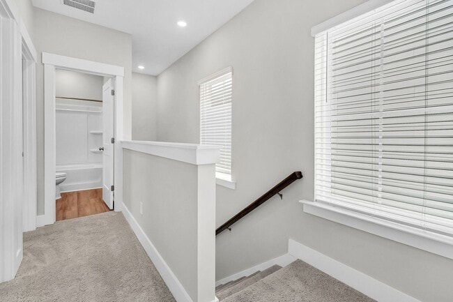Building Photo - Must see 3 bedroom, 2.5 bath Home in Midto...
