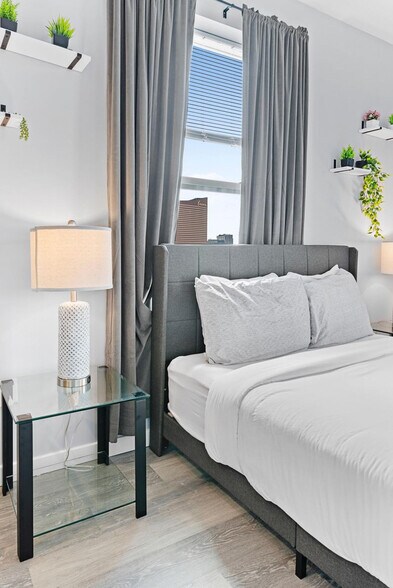 Building Photo - 95 Broadway-SI ID1240398P